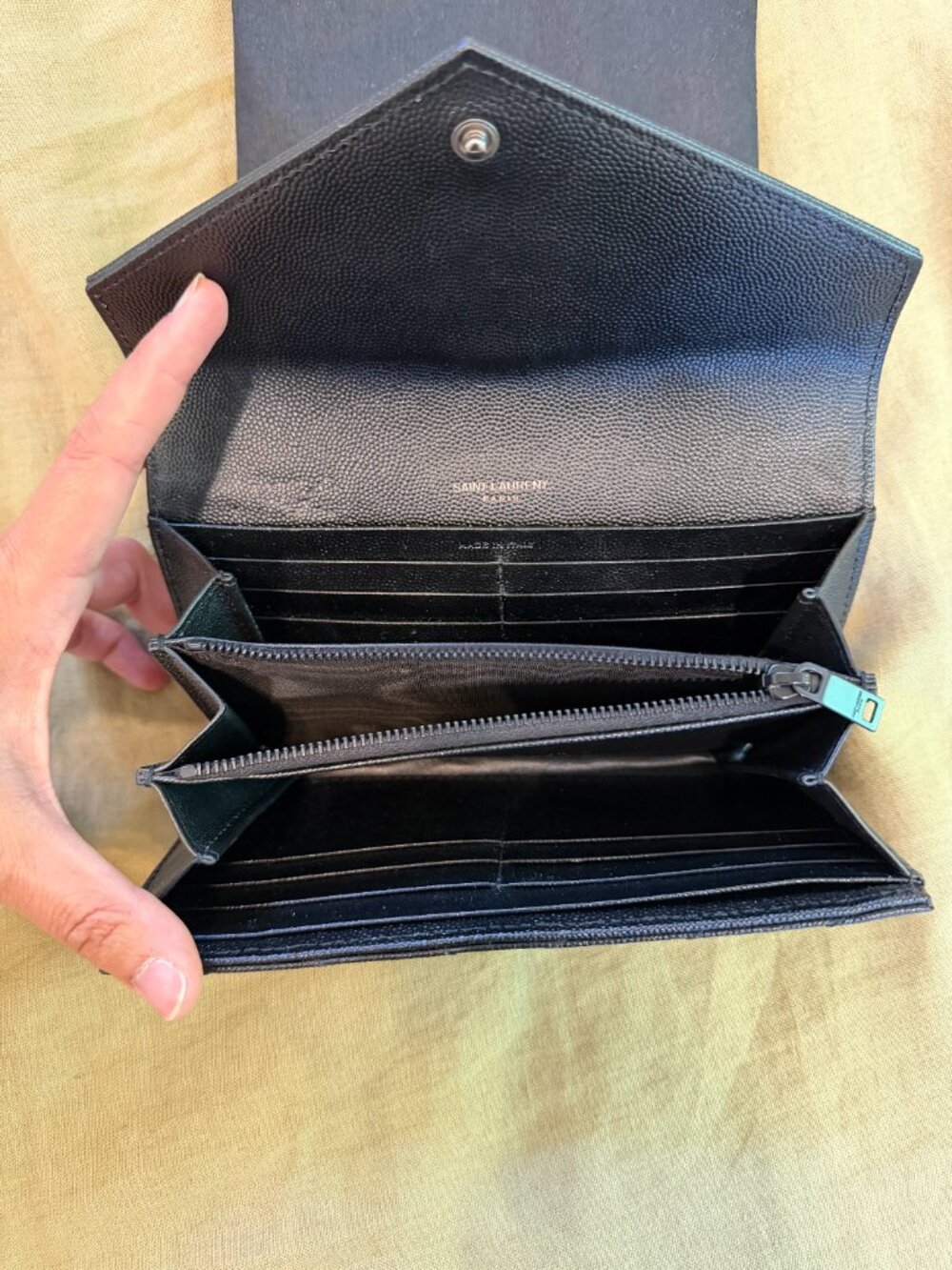 Yves Saint Laurent CASSANDRE MATELASSÉ envelope wallet in grain leather - Picture 4 of 8